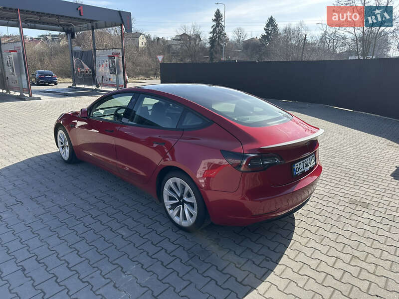 Седан Tesla Model 3 2022 в Львове