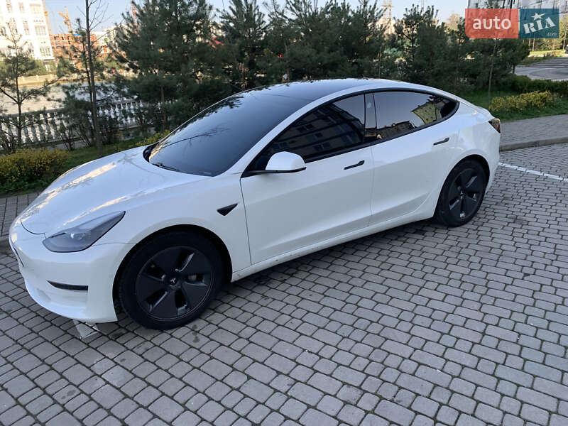 Седан Tesla Model 3 2021 в Івано-Франківську