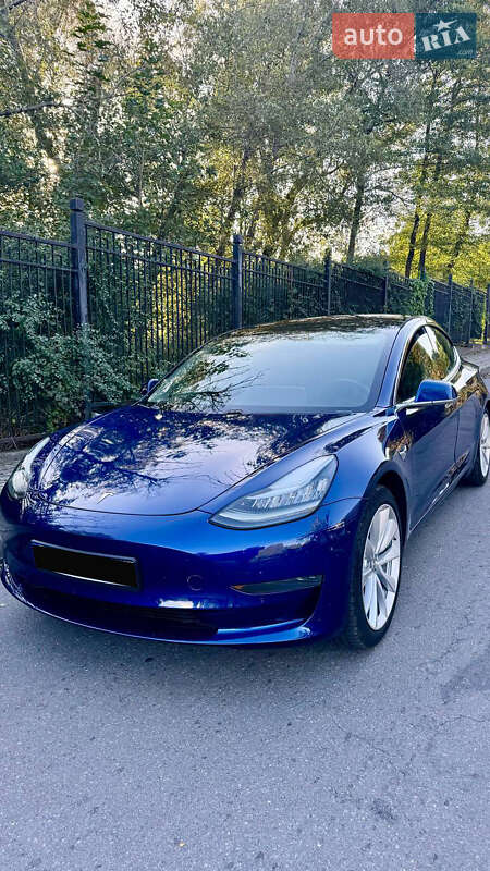 Седан Tesla Model 3 2018 в Львові