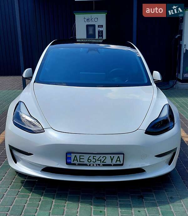 Седан Tesla Model 3 2022 в Днепре