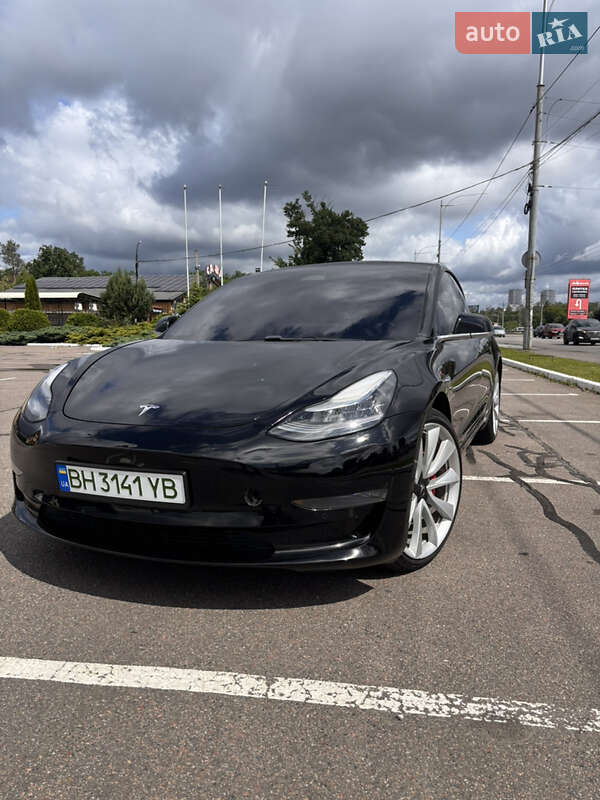 Седан Tesla Model 3 2019 в Киеве