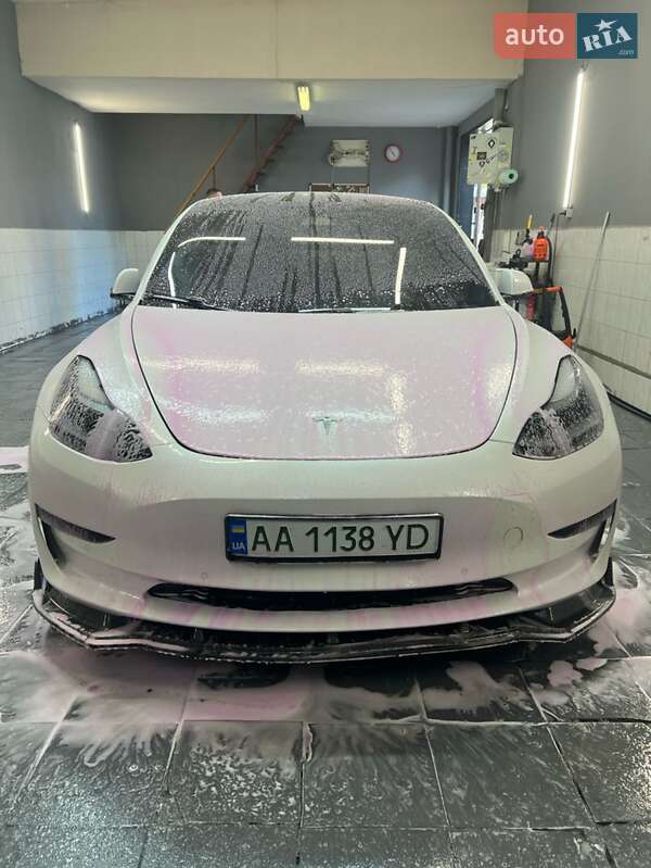 Седан Tesla Model 3 2021 в Киеве