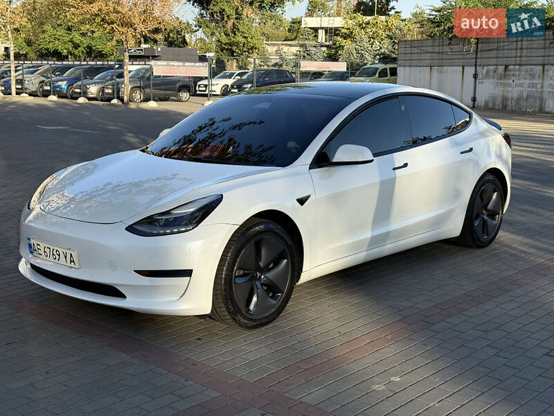 Седан Tesla Model 3 2021 в Дніпрі