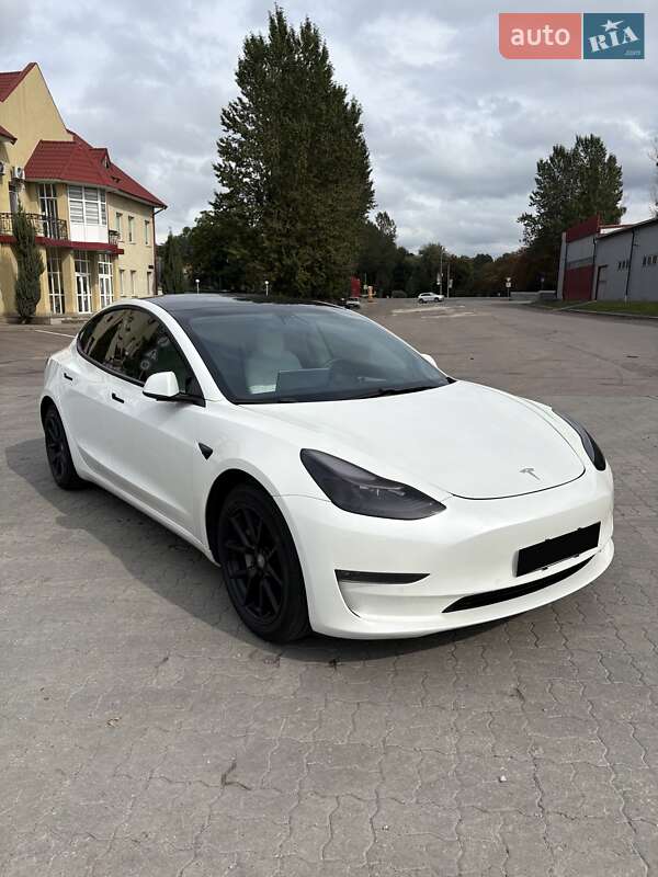 Седан Tesla Model 3 2021 в Львове Седан Tesla Model 3 2021 в Львове
