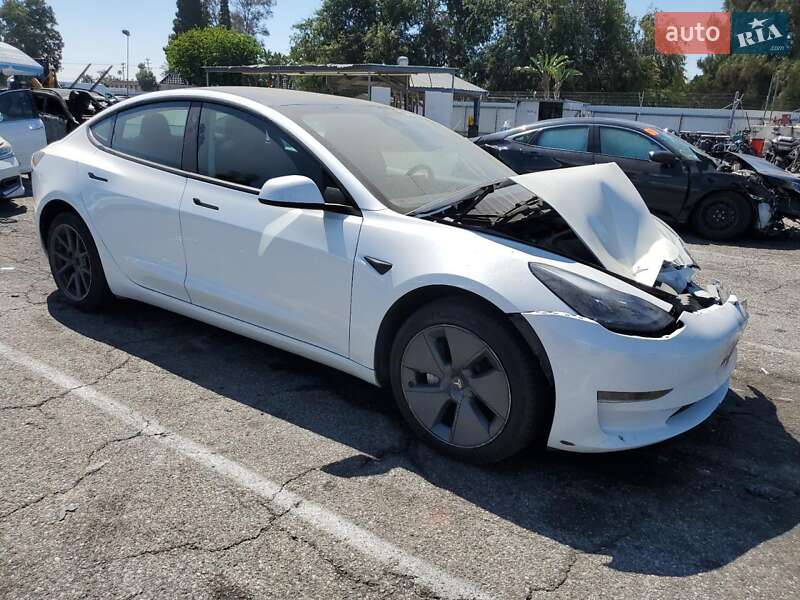 Седан Tesla Model 3 2022 в Киеве