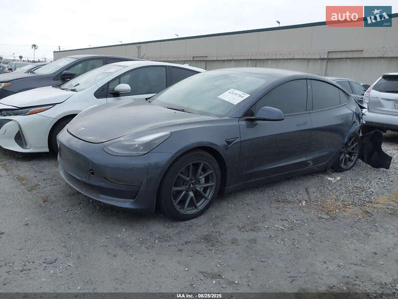 Седан Tesla Model 3 2022 в Черкассах