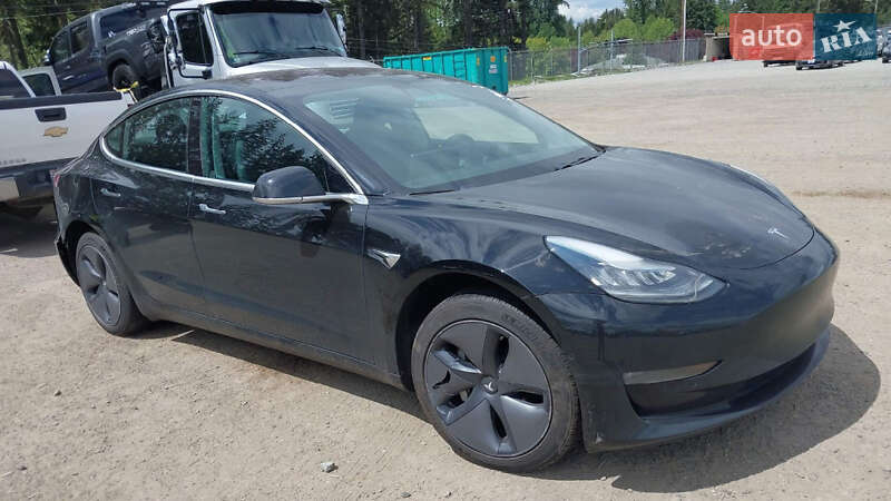 Седан Tesla Model 3 2018 в Львове