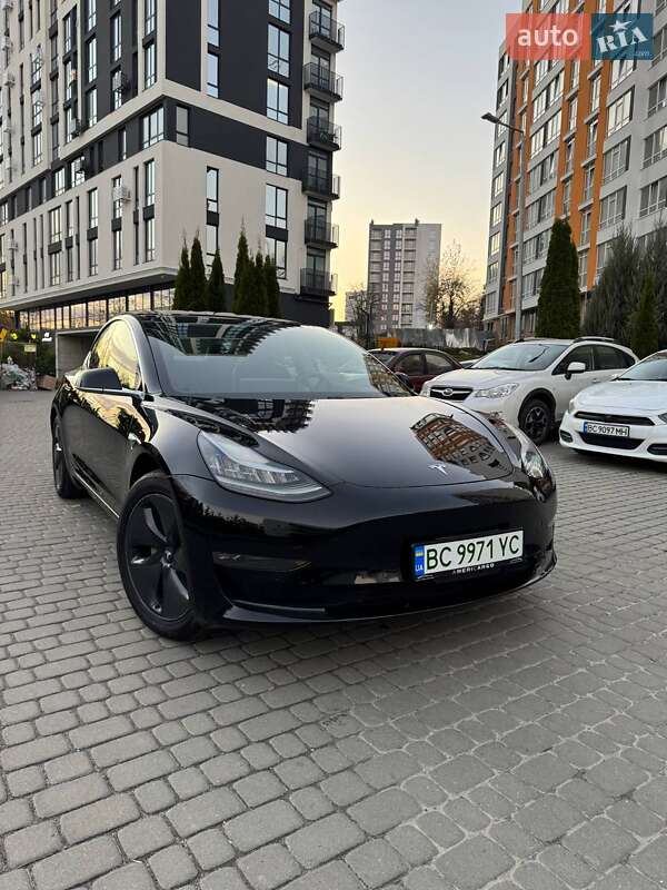 Седан Tesla Model 3 2018 в Львові