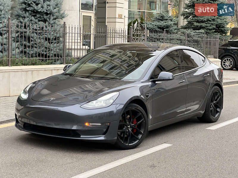 Седан Tesla Model 3 2022 в Киеве