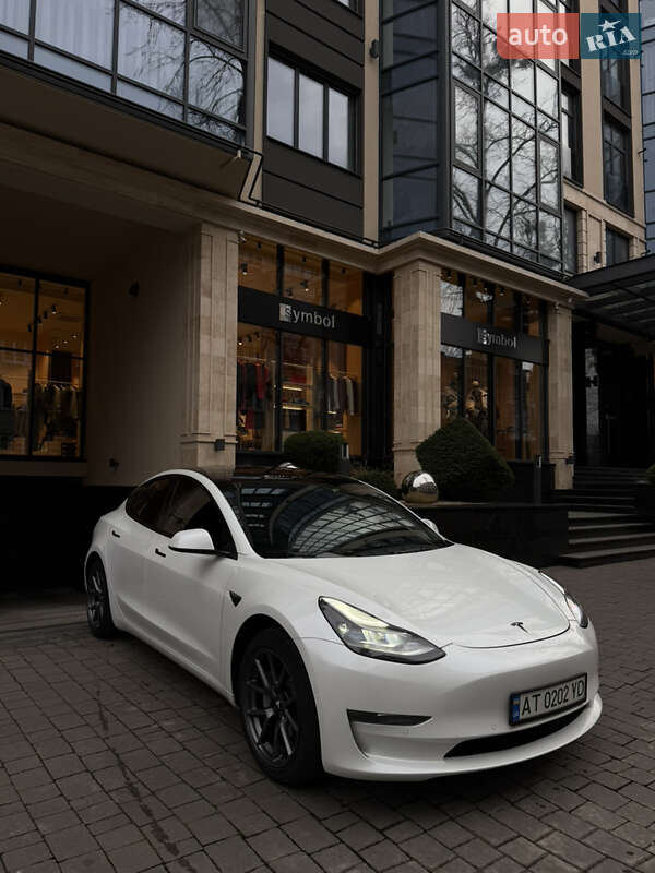 Седан Tesla Model 3 2021 в Ивано-Франковске