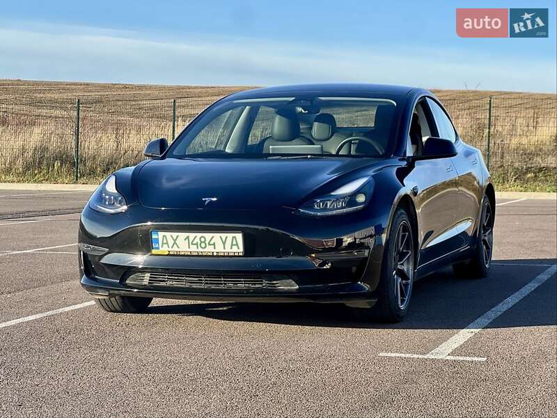 Седан Tesla Model 3 2022 в Ровно