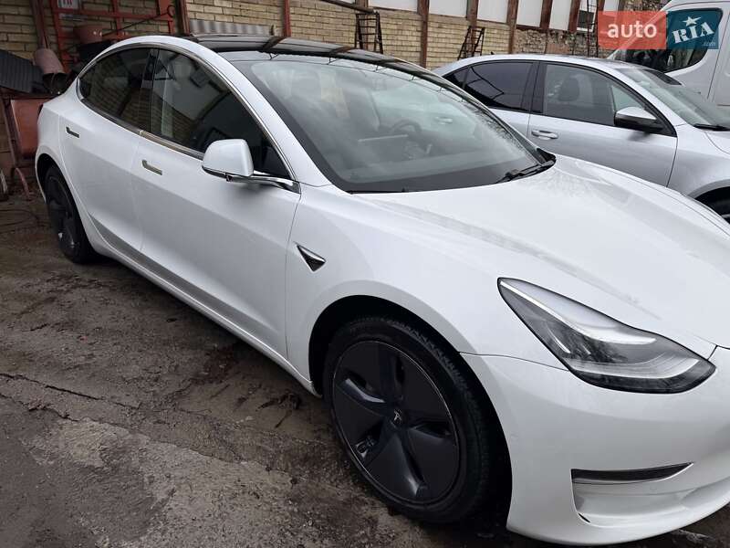 Седан Tesla Model 3 2020 в Києві