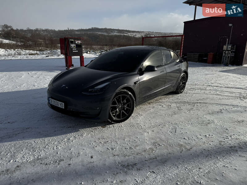 Седан Tesla Model 3 2022 в Черновцах