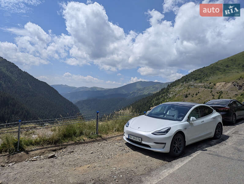 Седан Tesla Model 3 2019 в Львове Седан Tesla Model 3 2019 в Львове