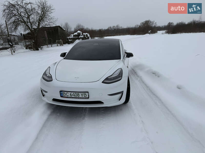 Седан Tesla Model 3 2019 в Винниках