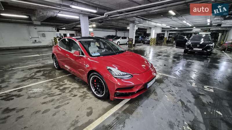 Седан Tesla Model 3 2018 в Киеве