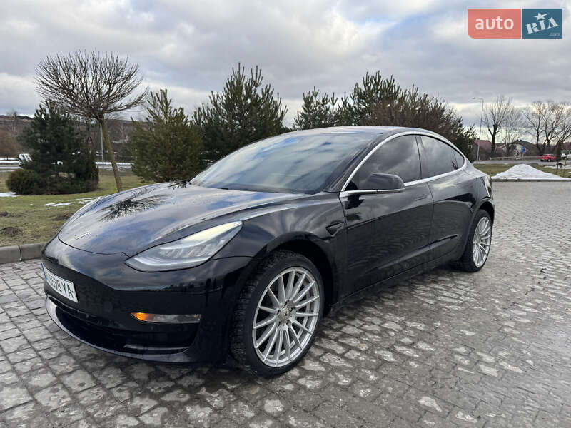 Седан Tesla Model 3 2018 в Львове Седан Tesla Model 3 2018 в Львове