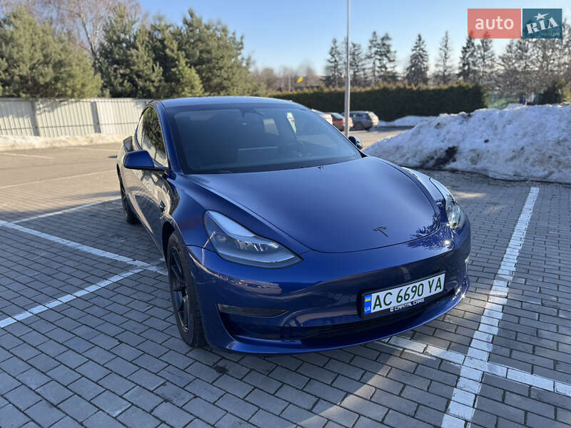 Седан Tesla Model 3 2021 в Луцке