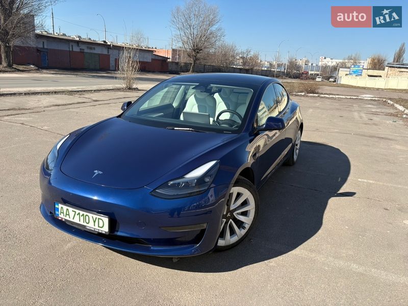 Седан Tesla Model 3 2022 в Киеве