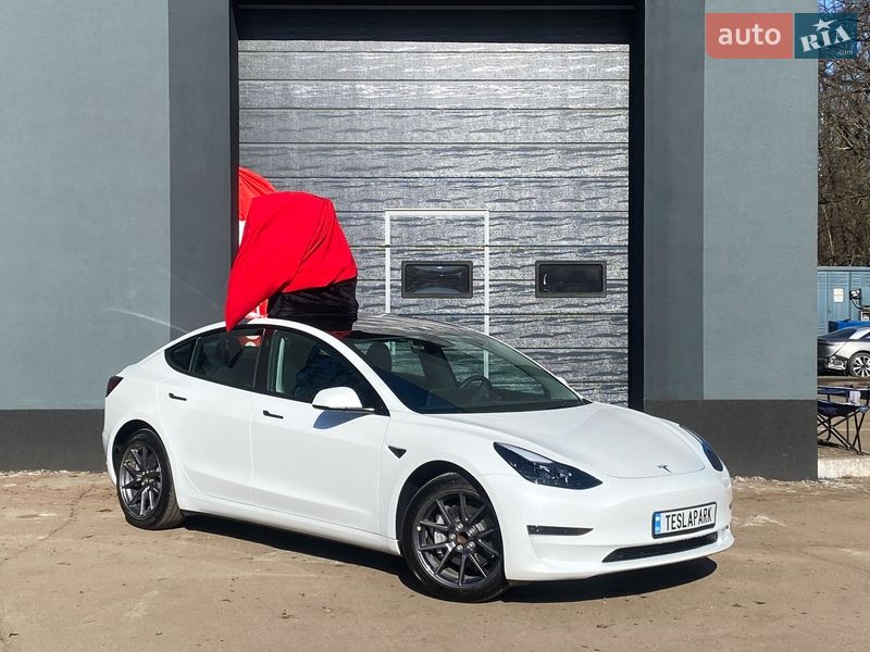 Седан Tesla Model 3 2023 в Киеве