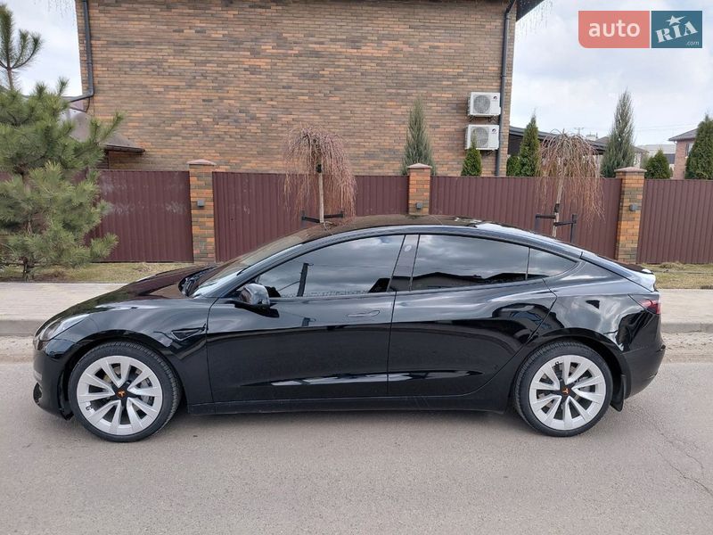 Седан Tesla Model 3 2023 в Киеве