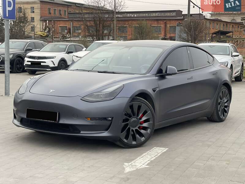 Седан Tesla Model 3 2022 в Львове