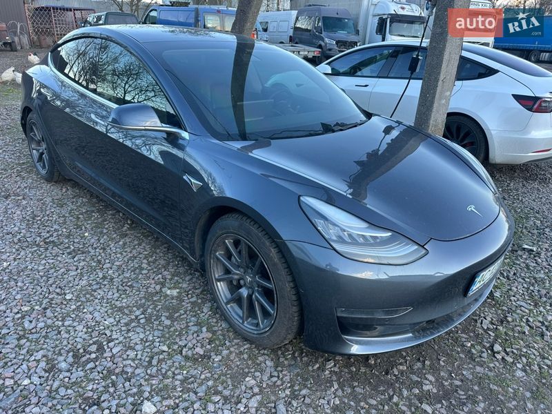 Седан Tesla Model 3 2020 в Луцке