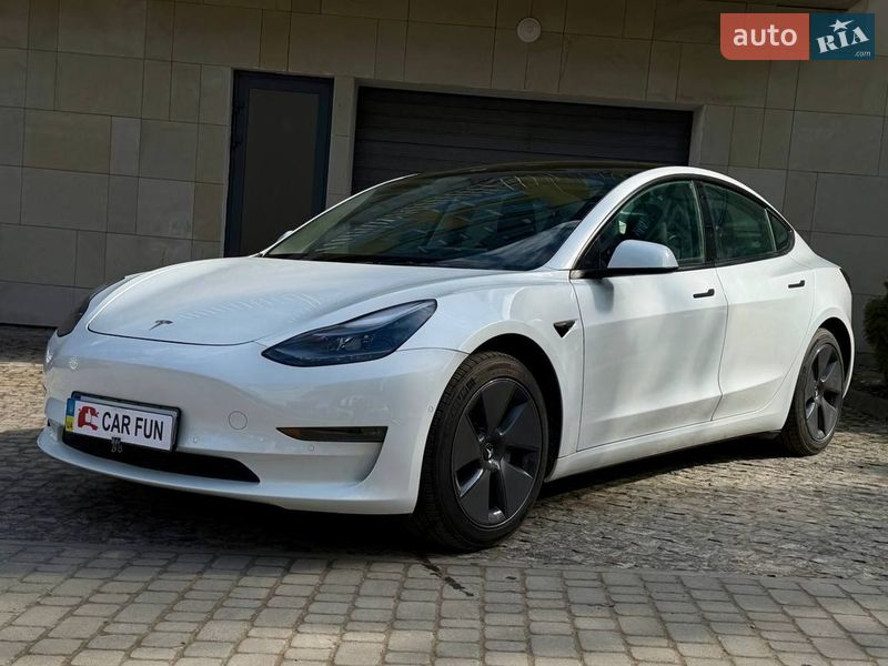 Седан Tesla Model 3 2022 в Львові Седан Tesla Model 3 2022 в Львові