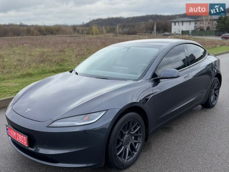 Седан Tesla Model 3 2025 в Киеве