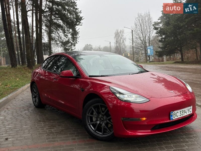 Седан Tesla Model 3 2022 в Львове