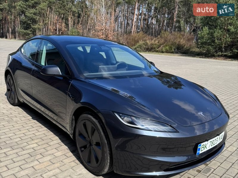 Седан Tesla Model 3 2024 в Костополе