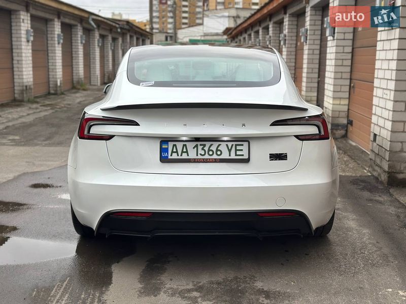 Седан Tesla Model 3 2025 в Киеве