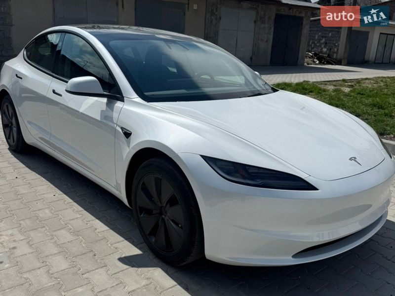 Седан Tesla Model 3 2024 в Буську