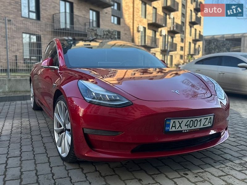 Седан Tesla Model 3 2018 в Івано-Франківську
