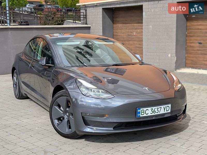 Седан Tesla Model 3 2023 в Ивано-Франковске