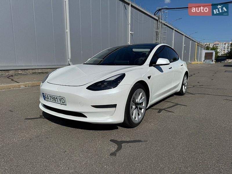 Седан Tesla Model 3 2023 в Киеве