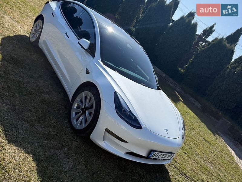 Седан Tesla Model 3 2022 в Львове