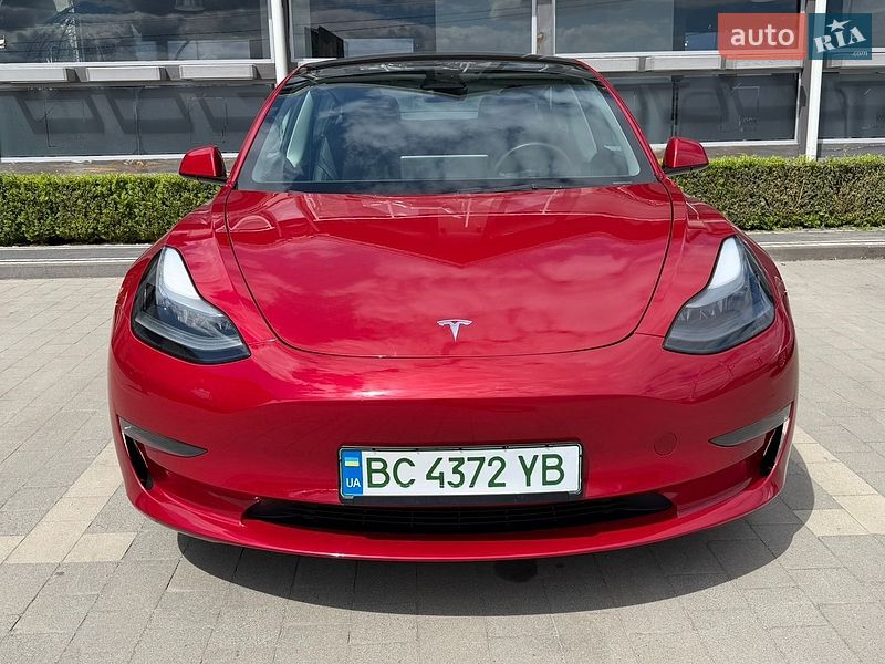 Седан Tesla Model 3 2022 в Львове