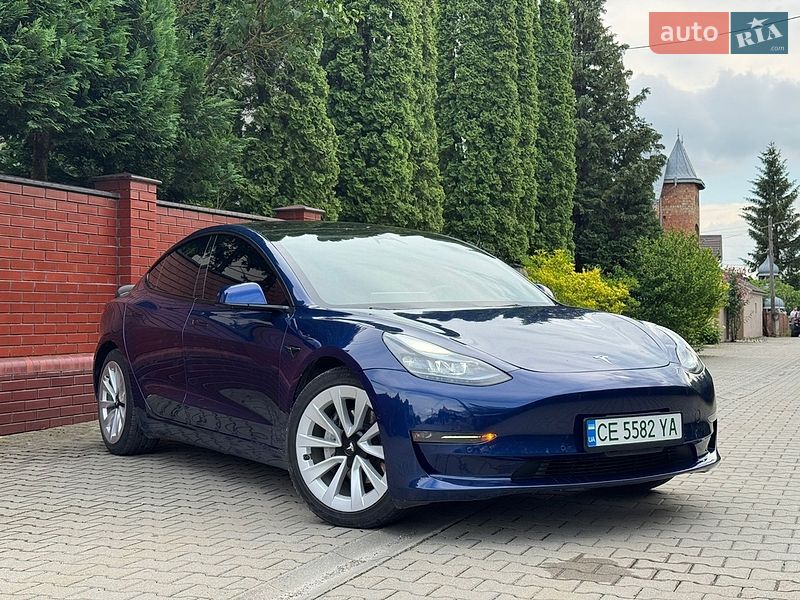Седан Tesla Model 3 2022 в Черновцах