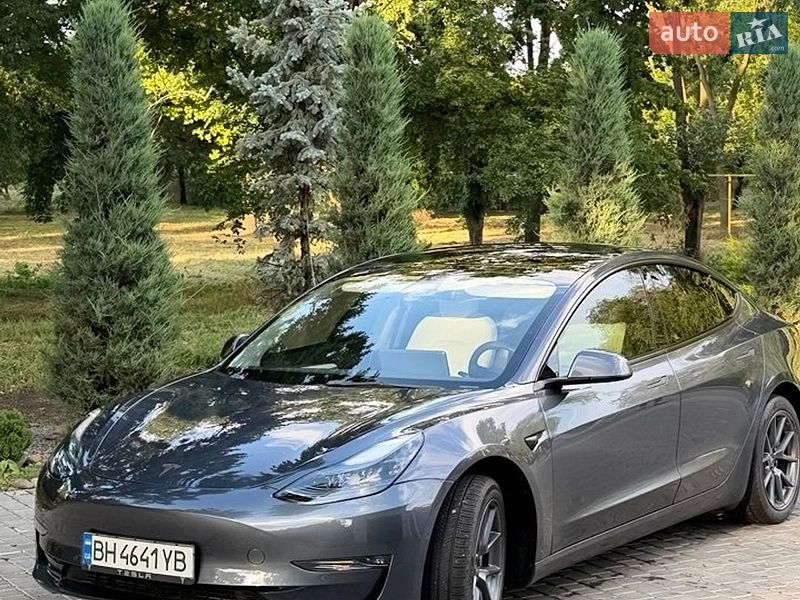 Седан Tesla Model 3 2022 в Измаиле