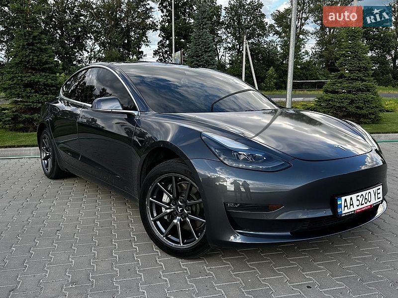 Седан Tesla Model 3 2018 в Кагарлыке