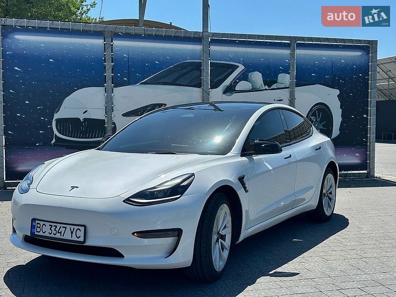Седан Tesla Model 3 2022 в Самборе