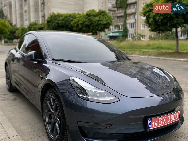 Седан Tesla Model 3 2022 в Долине Седан Tesla Model 3 2022 в Долине