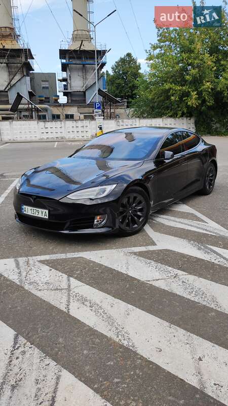 Лифтбек Tesla Model S 2017 в Киеве