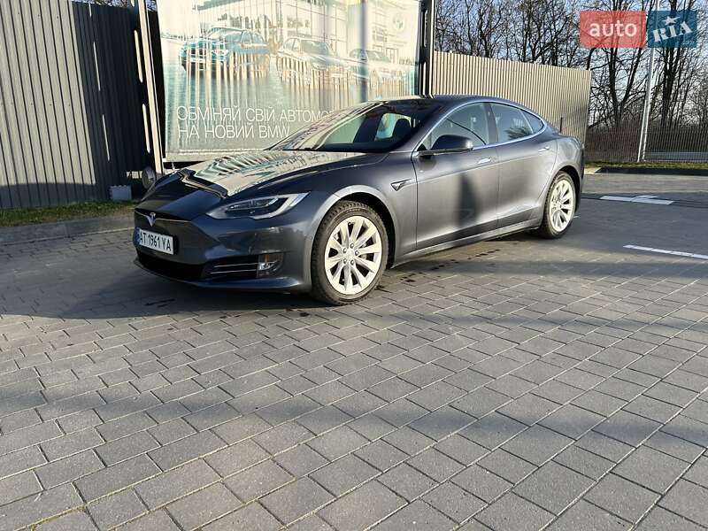 Лифтбек Tesla Model S 2017 в Ивано-Франковске