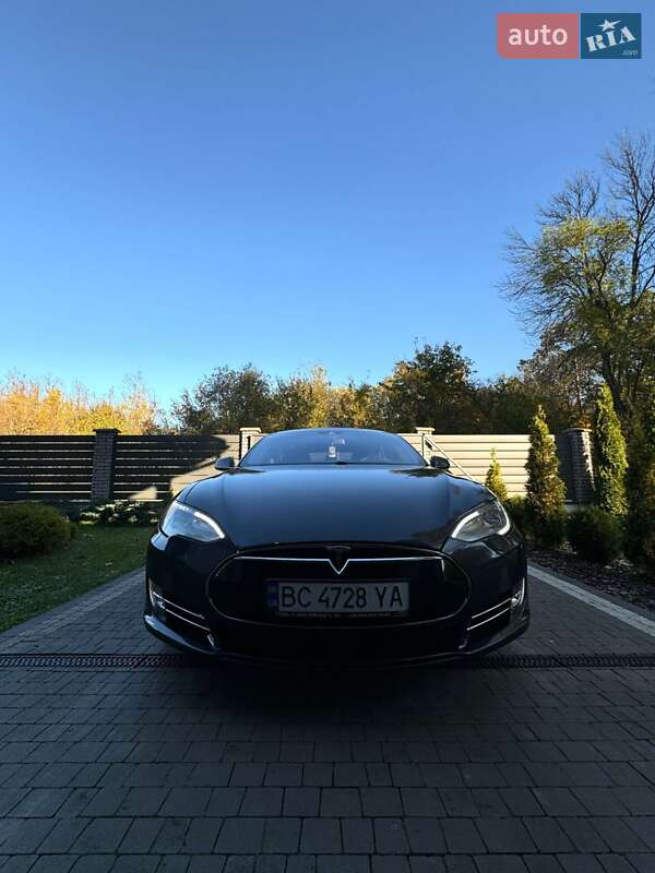 Лифтбек Tesla Model S 2015 в Львове