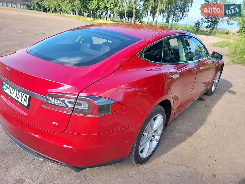 Лифтбек Tesla Model S 2014 в Тростянце