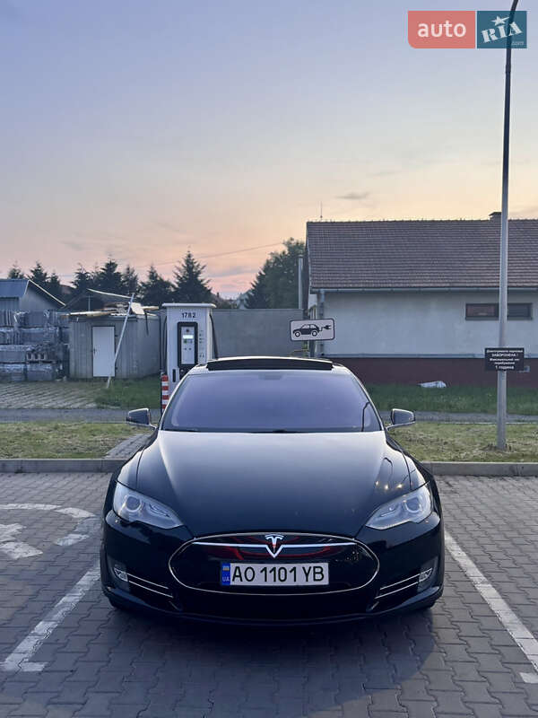 Лифтбек Tesla Model S 2014 в Ужгороде Лифтбек Tesla Model S 2014 в Ужгороде