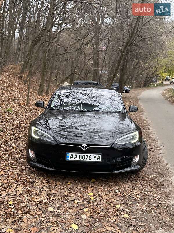 Лифтбек Tesla Model S 2018 в Киеве