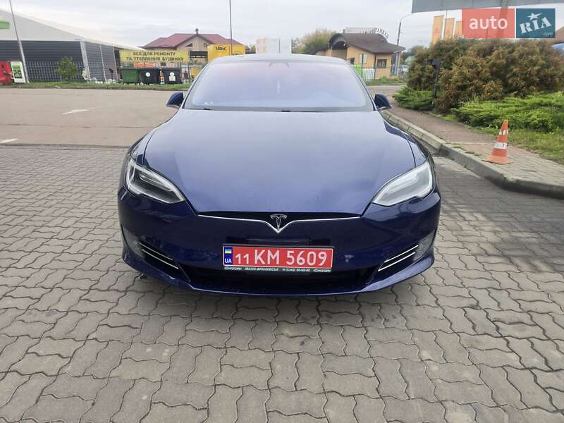 Лифтбек Tesla Model S 2017 в Тысменице